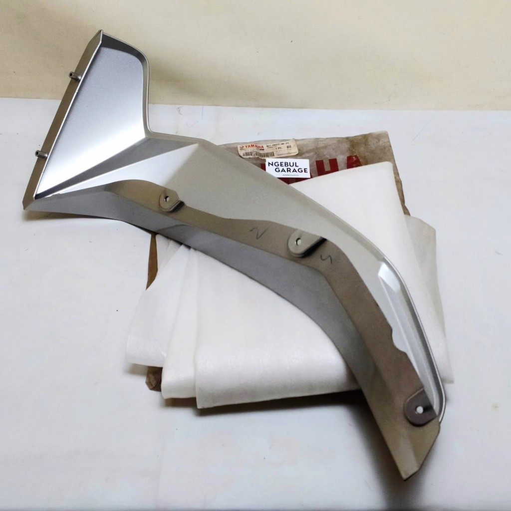 Body Sayap Luar VEGA R NEW KANAN SILVER YAMAHA ORI 4D7 F8312 00 P2