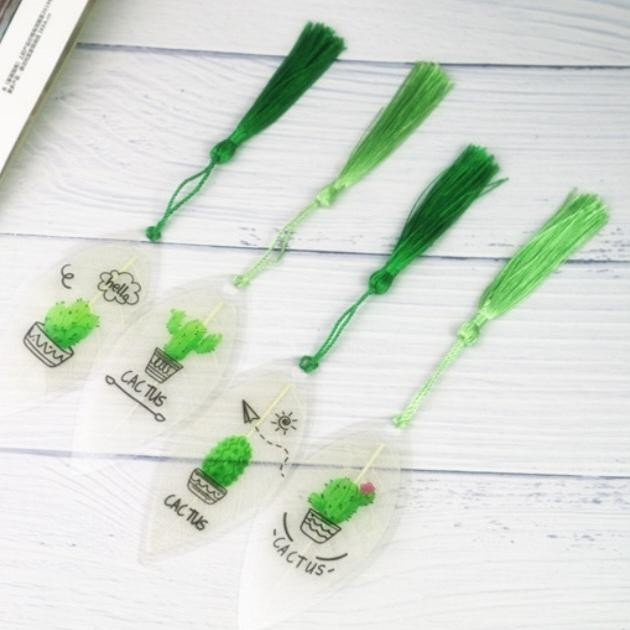 

Leaf Vein Bookmark / Pembatas Buku Serat Daun (Vena) motif kaktus