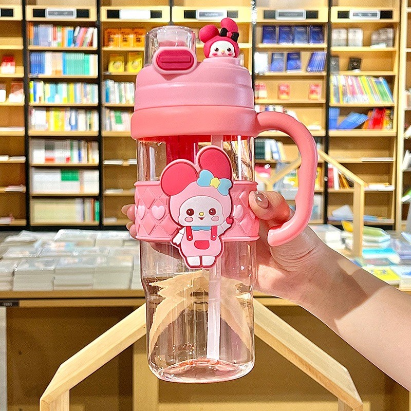 Botol Minum Anak 1000 ML Sanrio Dengan Gagang Pegang 2 Cara Minum Motif Lucu Unik Ukuran 1Liter