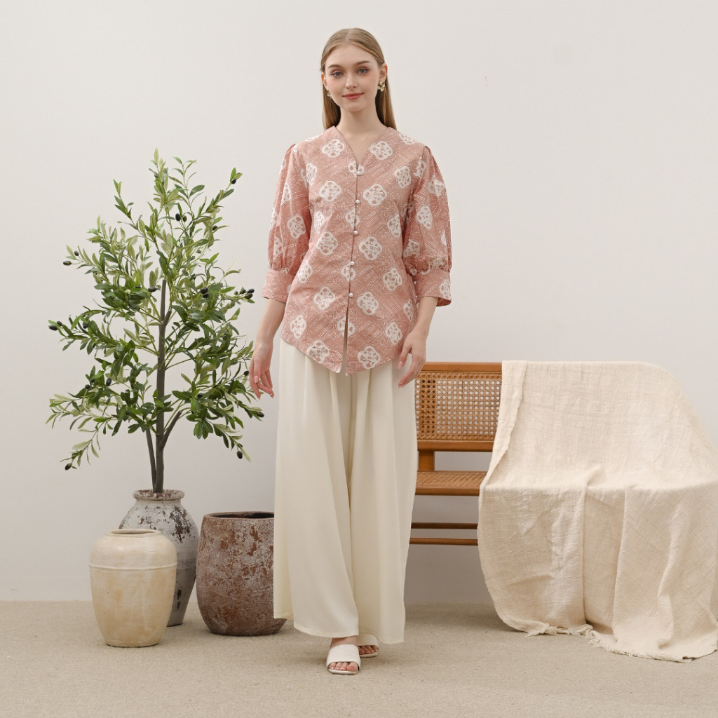 Vinca Chic Batik Blouse Shiqa