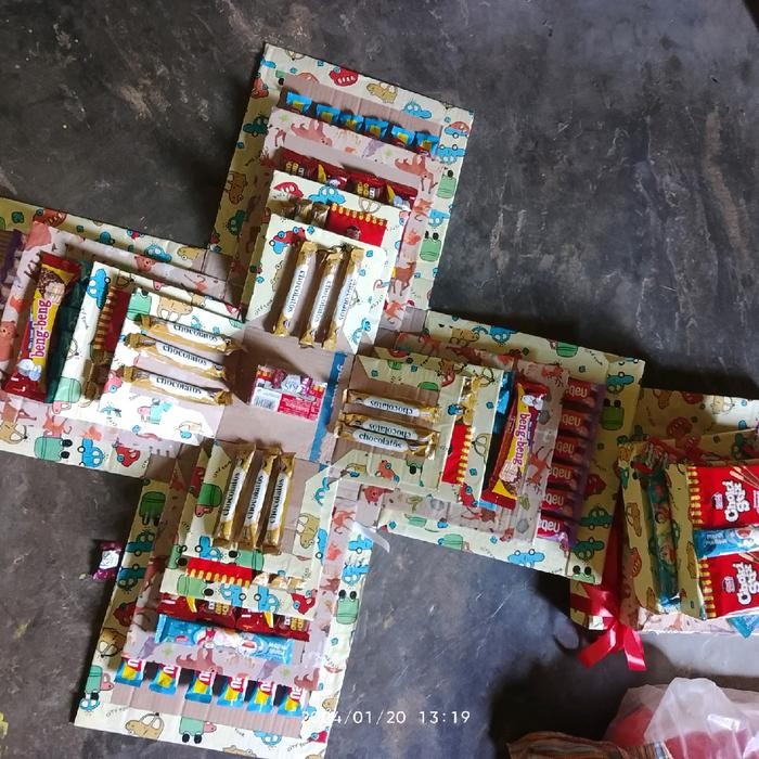 

box snack, box uang tarik,eksplosion box,kado ulang tahun