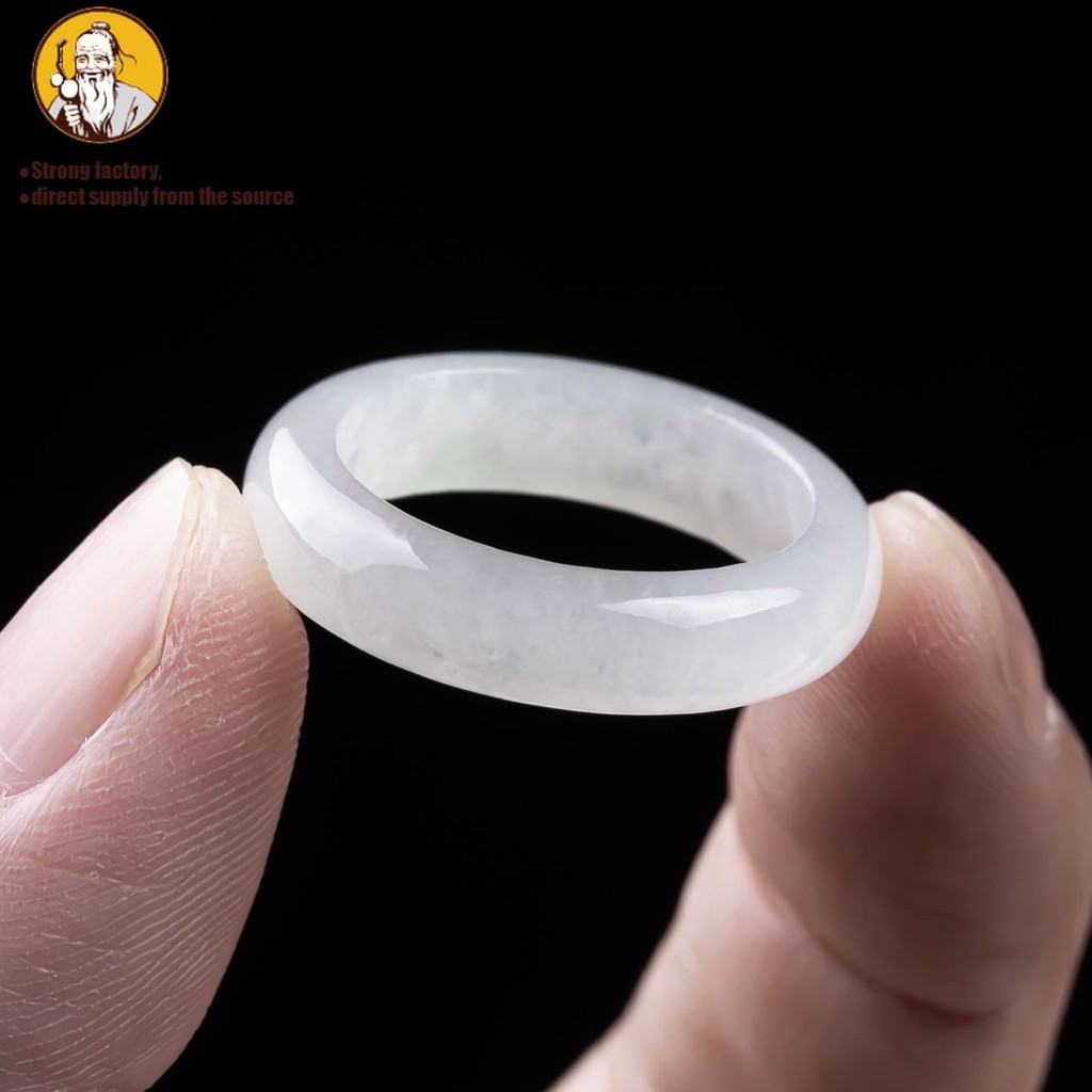 Alami Sebuah jadeite, cincin ekor giok es putih.