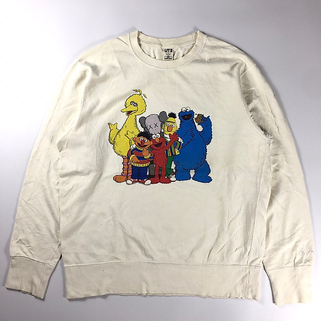 Crewneck uniqlo kaws sesame street