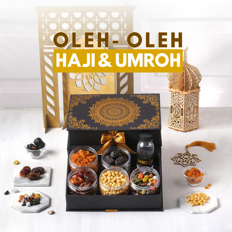 

Oleh oleh Umroh dan Haji Premium / Paket Oleh oleh Umroh dan Haji / Sajadah Paperbag Kurma Ajwa Air zam zam asli 100%