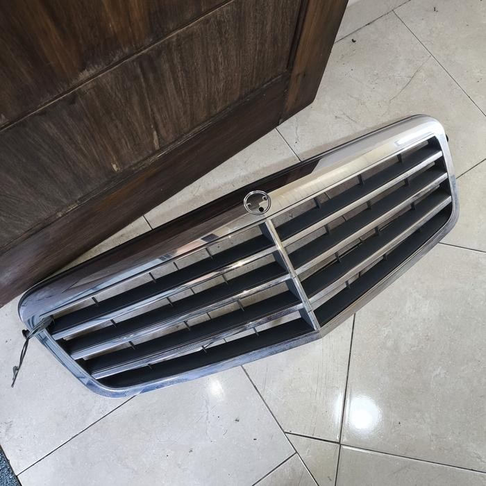 A212 880 05 38 Grill Mercy Mercedes Benz W212