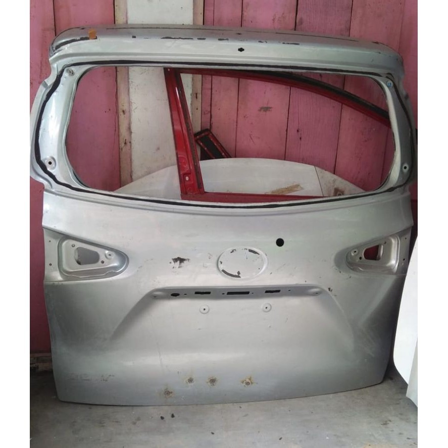 Pintu bagasi toyota Sienta