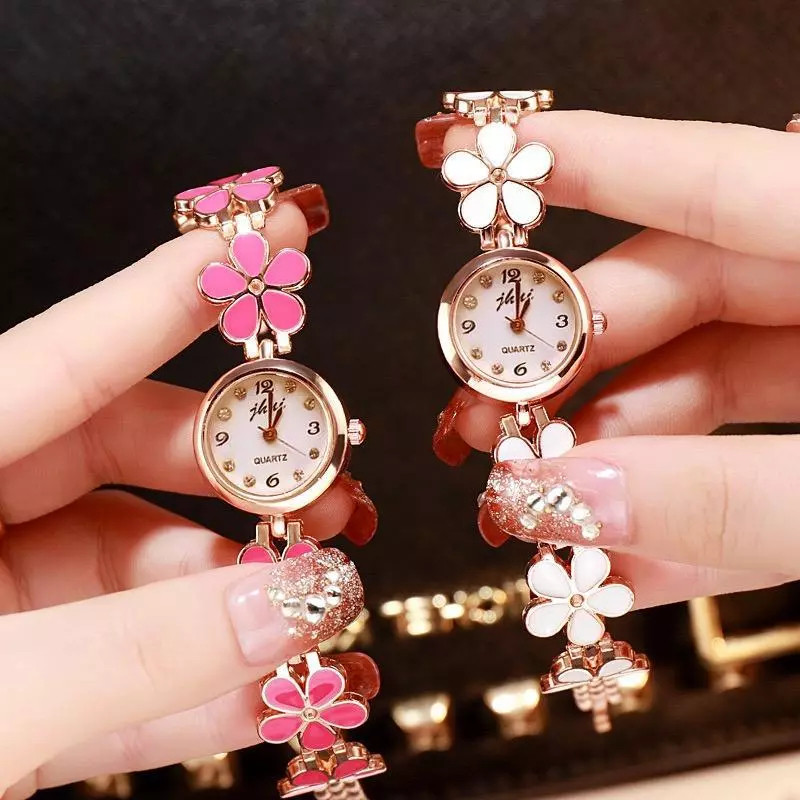 Jam Tangan Wanita Bunga Kecil Gaya Fashion Trendy / Jam Tangan Gelang Wanita Bunga Kecil