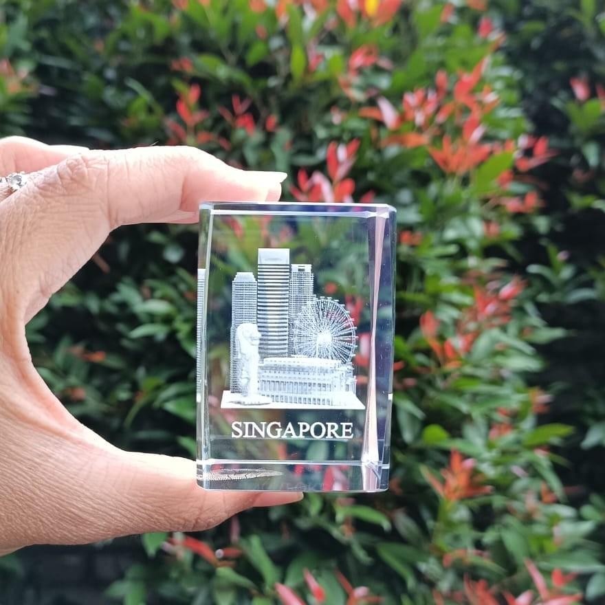 

Souvenir pajangan kristal Singapore oleh oleh negara Singapura