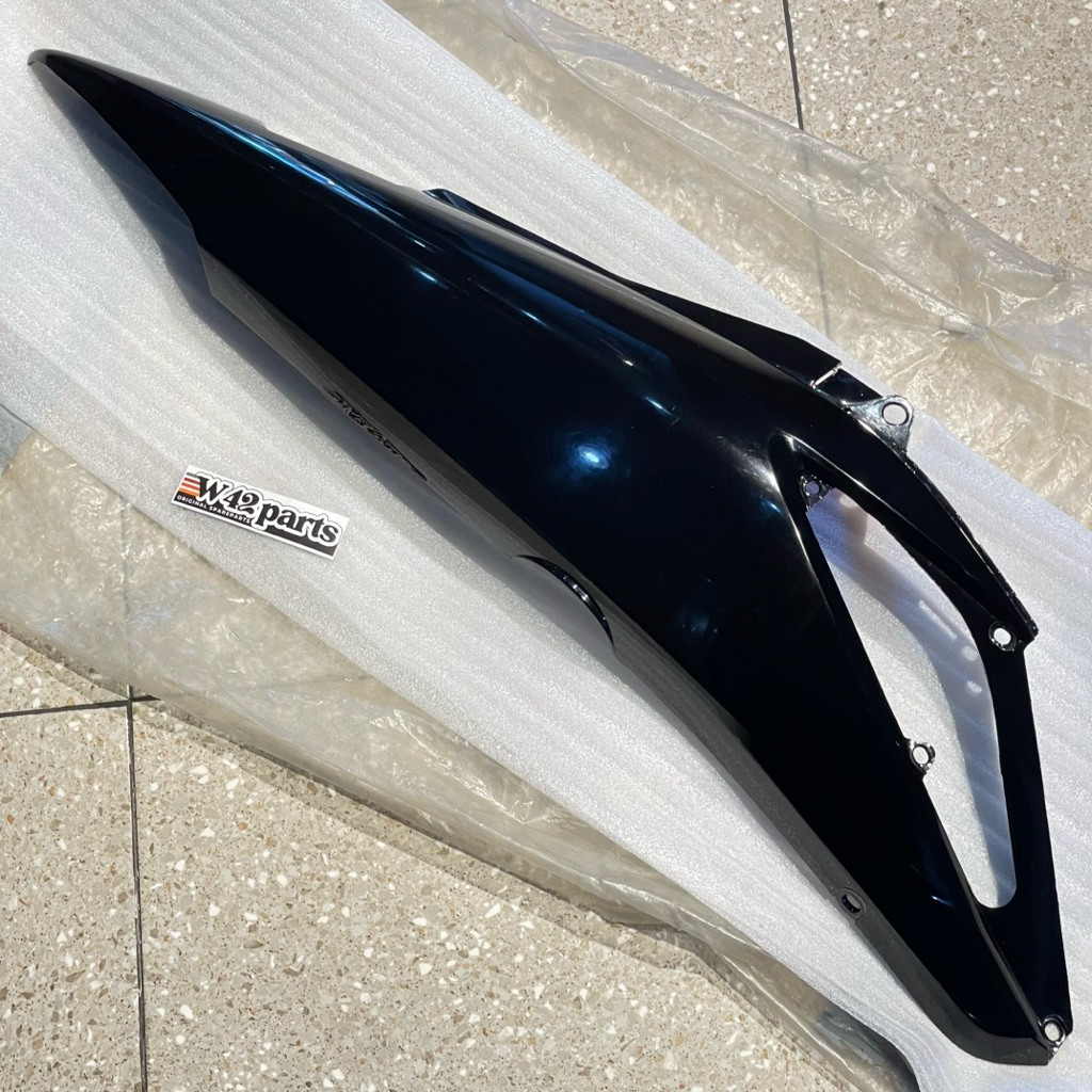 COVER BODY SAMPING BELAKANG KANAN SUPRA X 125 X125 OLD LAMA BATMAN HITAM ORIGINAL AHM 64410 KTM 850F