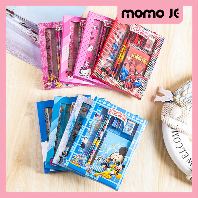 

MOMO JE S5994 Paket Perlengkapan Alat Tulis Souvenir Hampers Anak Sekolah Set Alat Tulis 6 In 1 Stationery Set Lucu Karakter