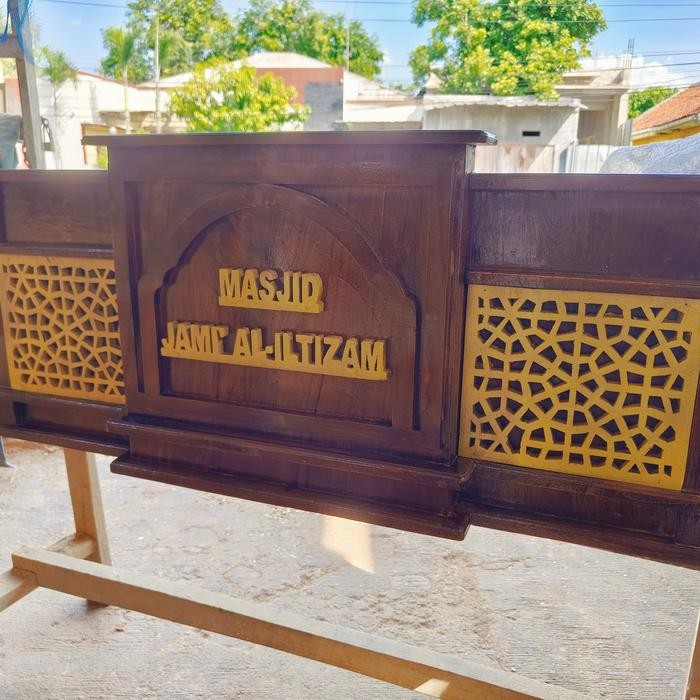 mimbar majelis , podium majelis .