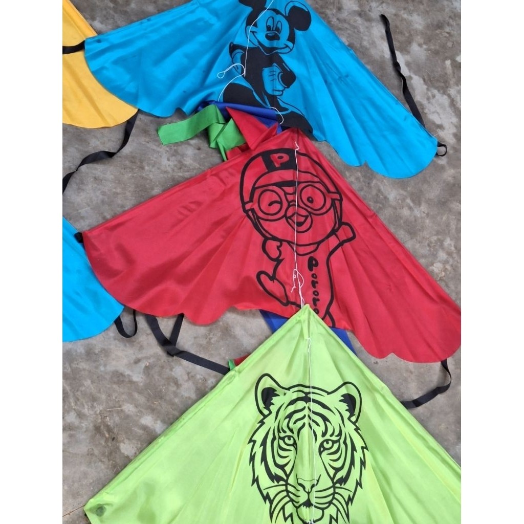 layangan kain sablon /layang layang kain/layangan karakter/layangan pantai/1warna