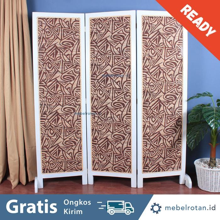 Penyekat ruangan | Partisi ruang full batik | sketsel kayu  putih minimalis