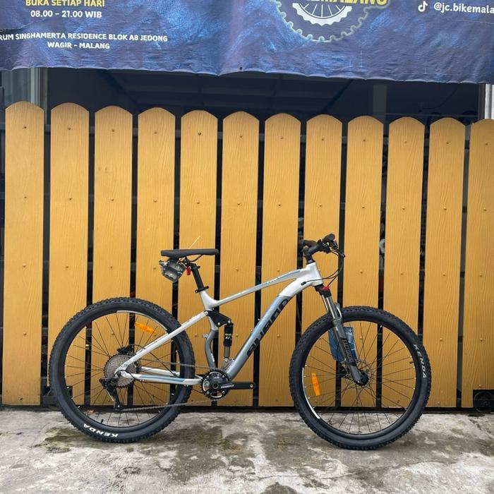 SEPEDA GUNUNG AVAND FACTOR ONE