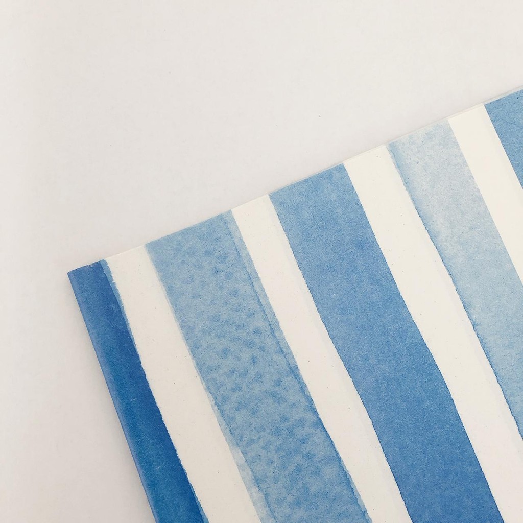 

Kertas Kado Premium Garis Besar Biru