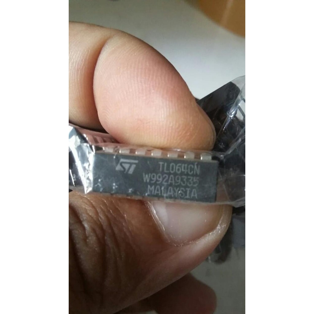 LEW99 IC TL064CN TL064 CN TL 064 CN ST Marking putih NOS