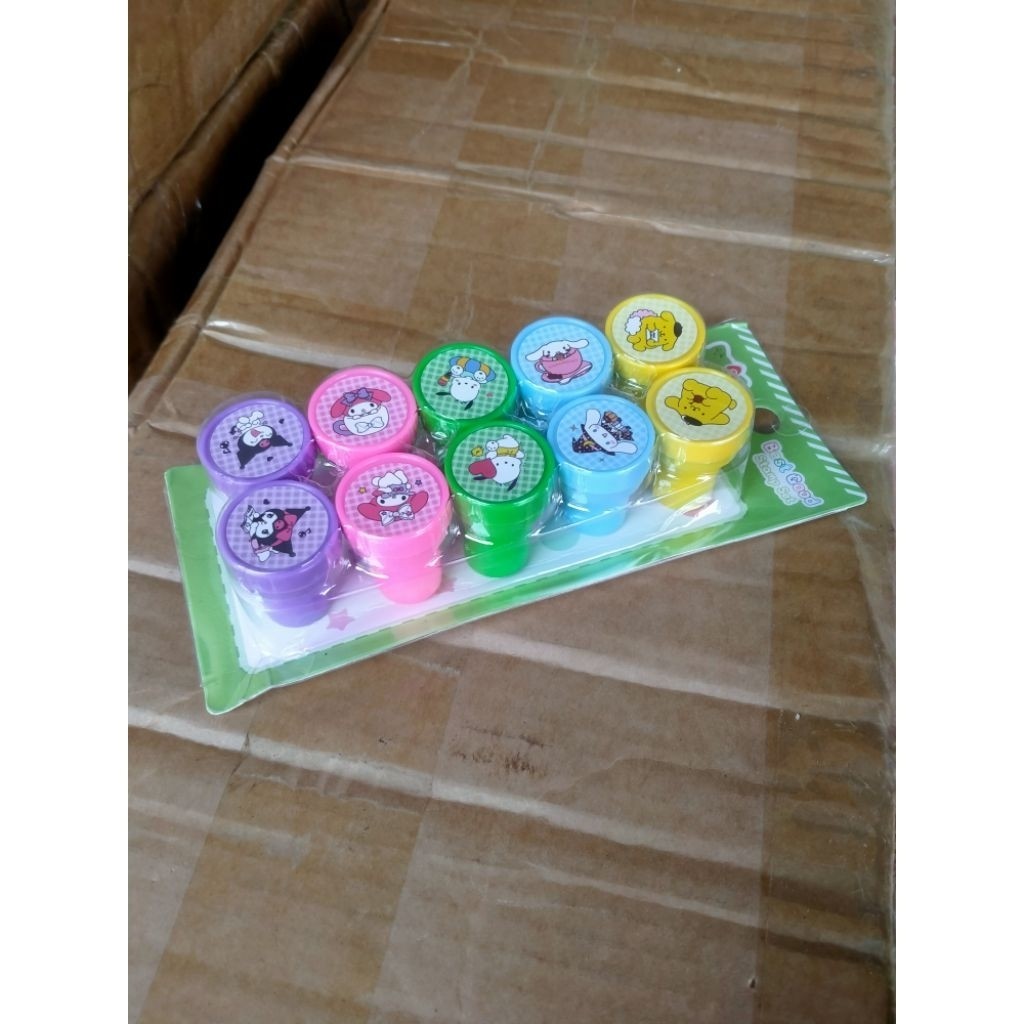 

1 PACK ISI 10 MAINAN STAMPLE BULAT MOTIF SANRIO / STAMPLE SANRIO / MAINAN STAMPLE GAMBAR SANRIO