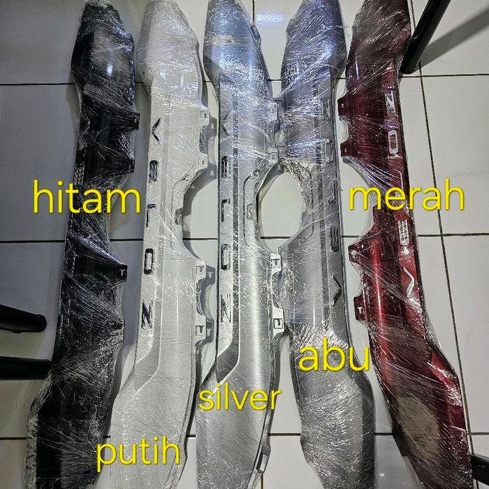 trunk lid tranglit bagasi avanza veloz 2022 original - merah TOP