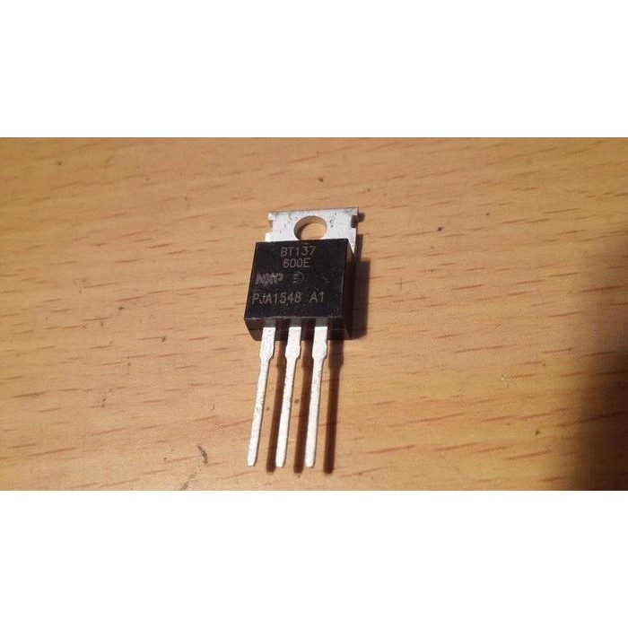 LEW99 Triac BT137 BT 137 600v 8A 8 Ampere