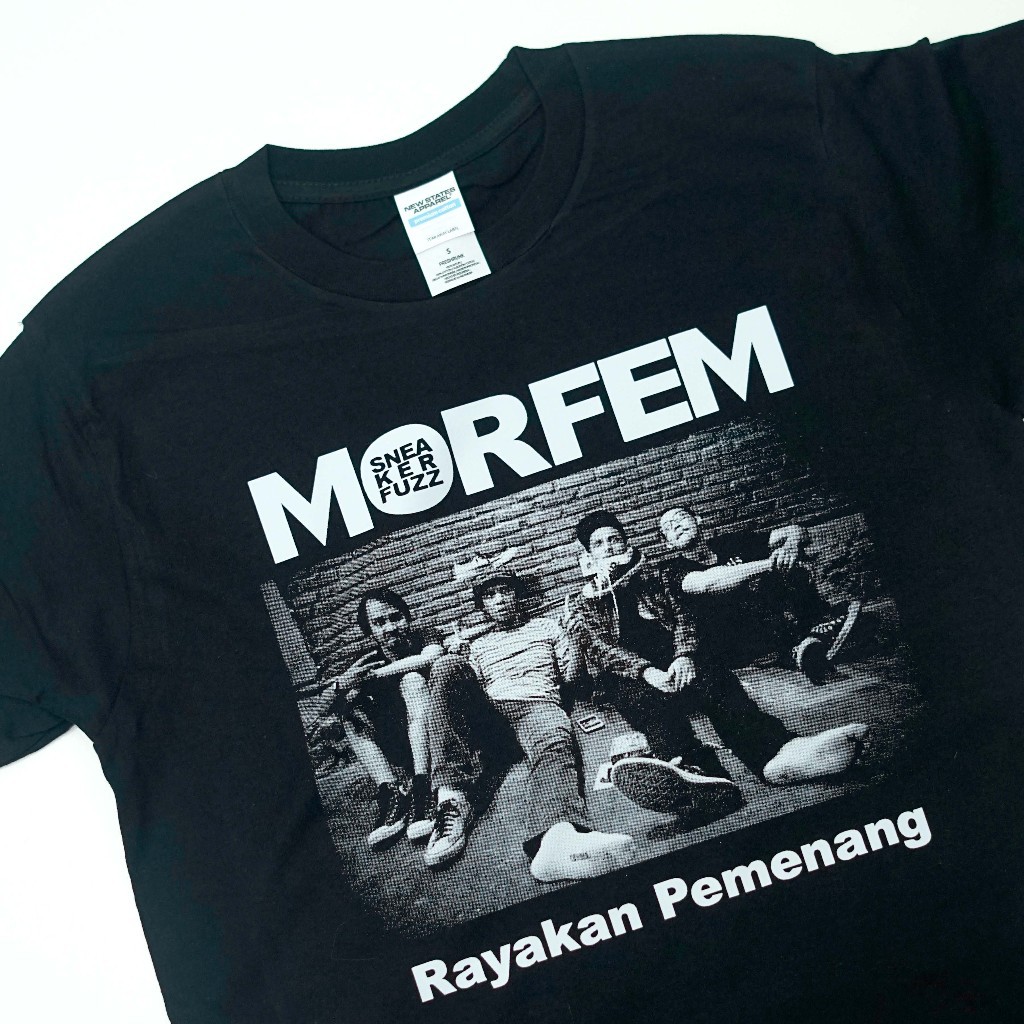 KAOS BAND MORFEM RAYAKAN PEMENANGAN | BUILT UP TANPA JAHITAN SAMPING HIPROCK MERCHANDISE