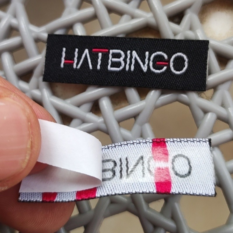 

500PCS Custom Rose red Self adhesive Sticker Custom your logo 4 * 1.2 cm Precut Stick on Black Garment Sticky Labels