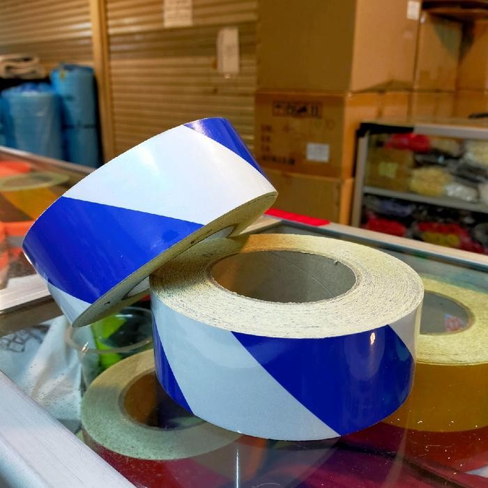 

Scotchlite Reflective - Stiker Reflective - Lakban Police Line Tape Biru- Putih Ukuran 5cm x 45 meter - -, -