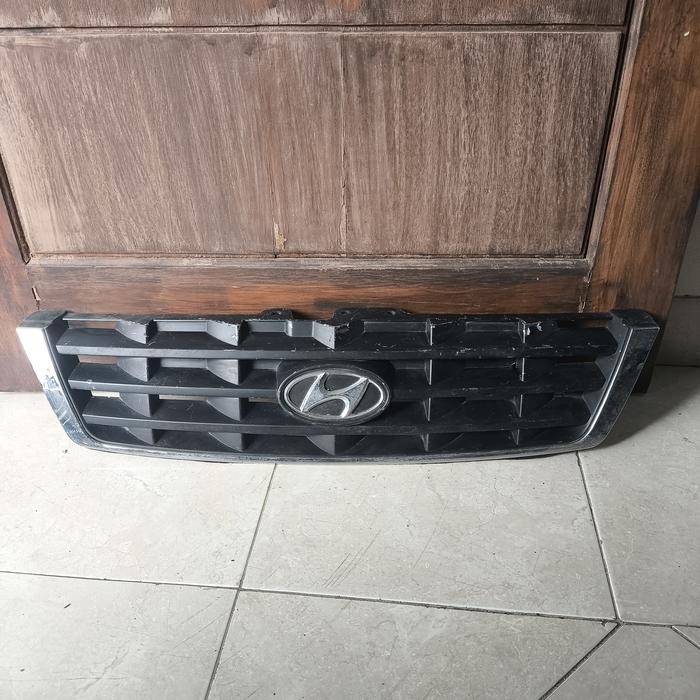 Grill Depan Hyundai Accent Verna Tahun 2002-2006