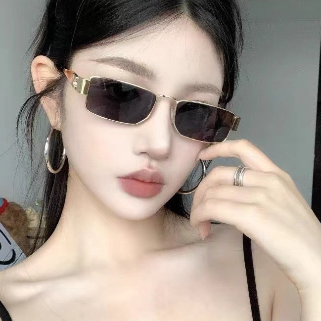 Kacamata Hitam Sunglass  Fashion Wanita Model Kotak Gaya Kekinian