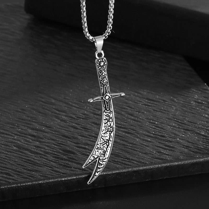 Paduan Perhiasan Pisau Islami Liontin Warna Mempertahankan Kalung Pria