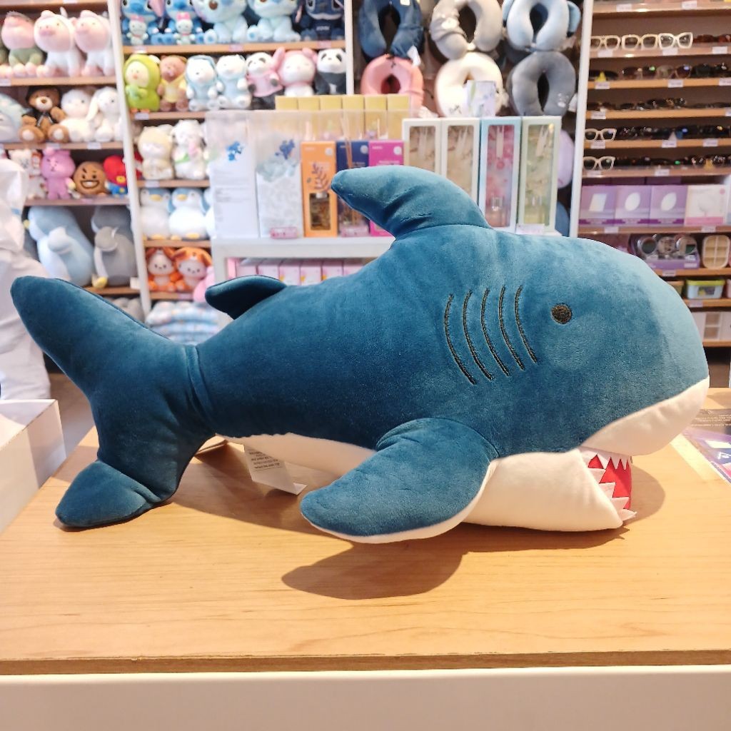 MINISO Shark Plush Toy ( Boneka Ikan Hiu ) MAINAN ANAK DEWASA