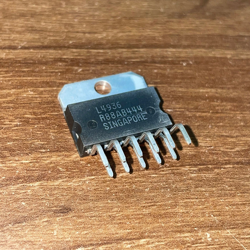 1PCS/LOT  L4936 L4936N L4943 L4964 L5957 LM4766T TDA8174A L9307   CT1975-SAM L6370L  L9122  ZIP   10