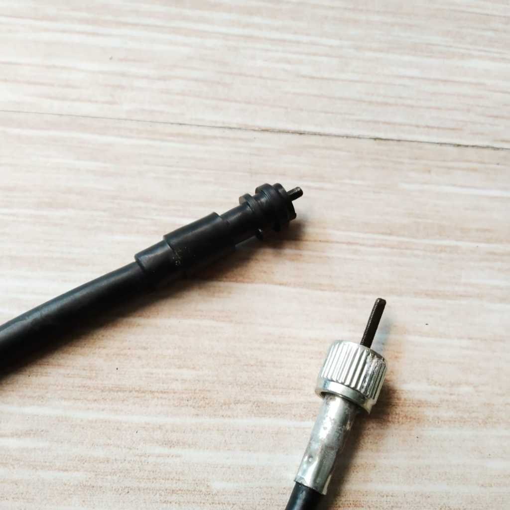 NOS/CABLE COMP SPEEDOMETER KABEL SPIDOMETER MERK BINA PARTS YAMAHA CRYPTON ( 3AY-H3550-00 )