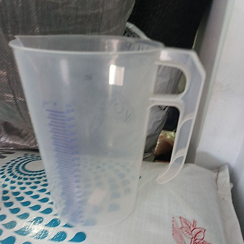 Gelas takar 2 liter