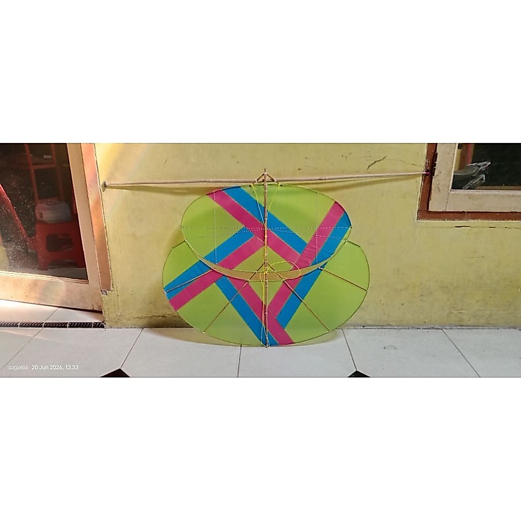 layangan sawangan pegon motif garis ukuran  65cm