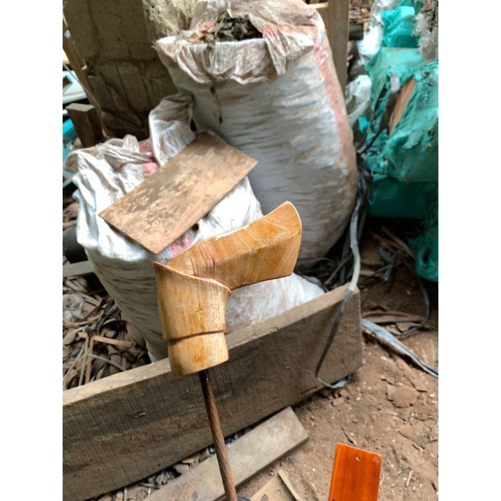 deder keris dari kayu jati ukir Alus deder Bugis amplasan alus