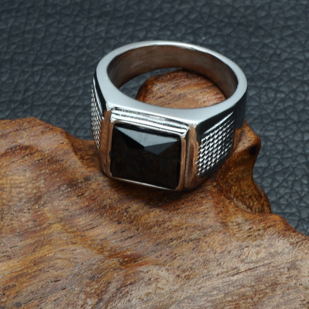 Cincin Perhiasan Fashion Pria Elegan Sederhana Klasik Persegi Batu Akik Hitam Kristal Baja Titanium
