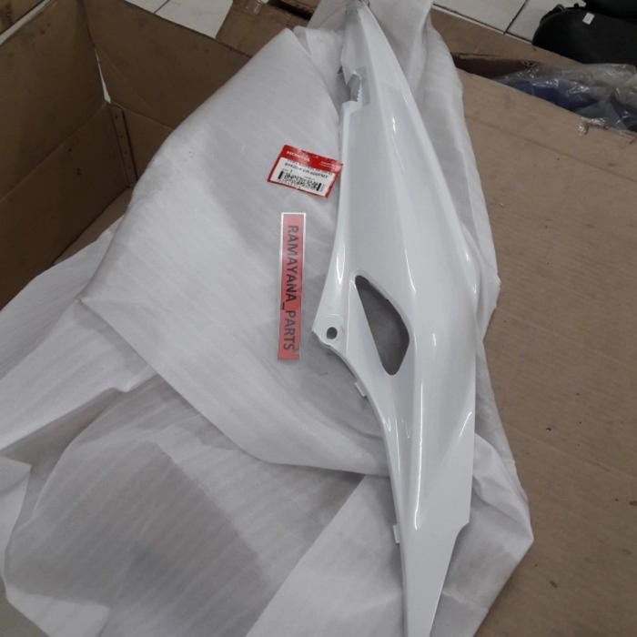 Cover Body Kiri Putih Revo 100 64420KVR600FMX