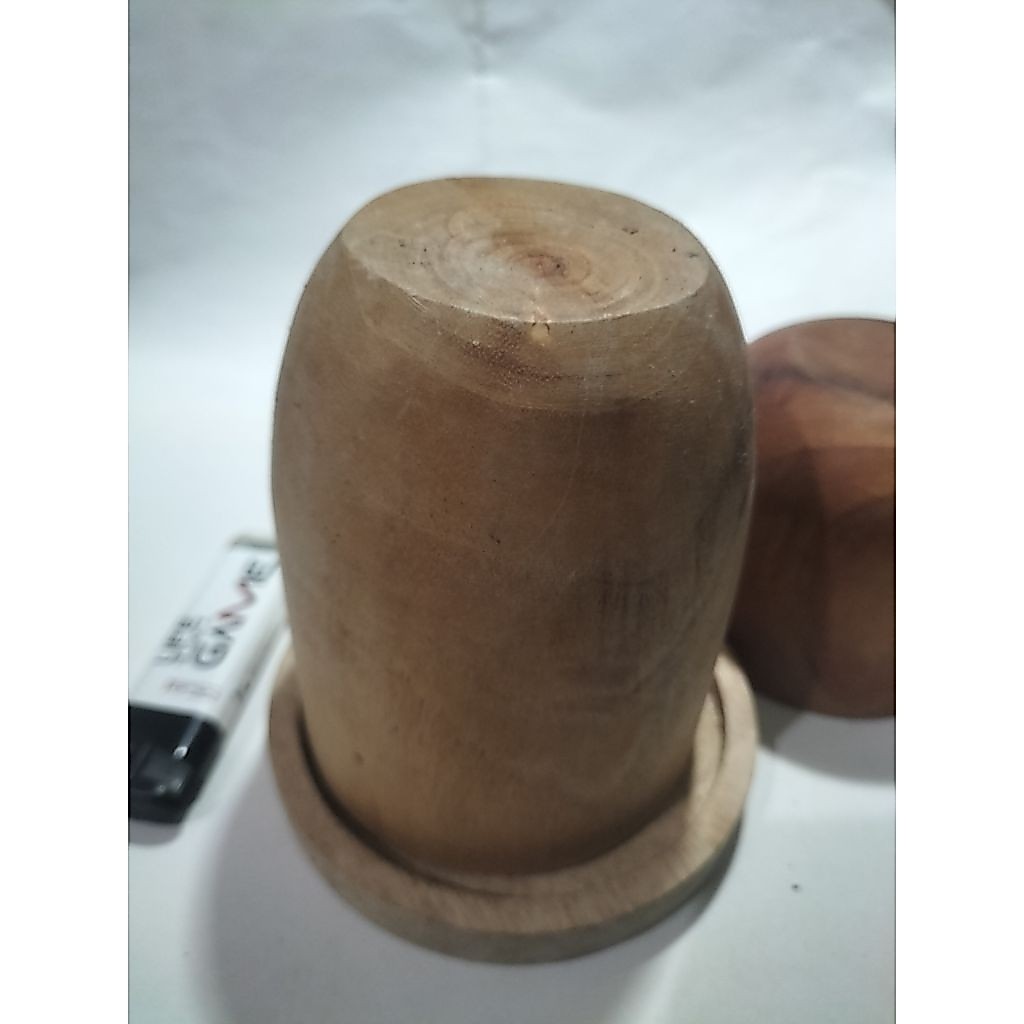 kocokan dadu kayu