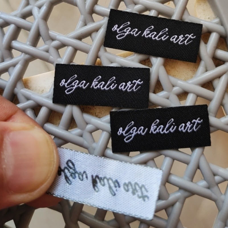 

500PCS Custom Hot Iron on Cloth Label 2.7 * 1.2 cm Personalised Small Clothing Labels with glue Precut Garment Label