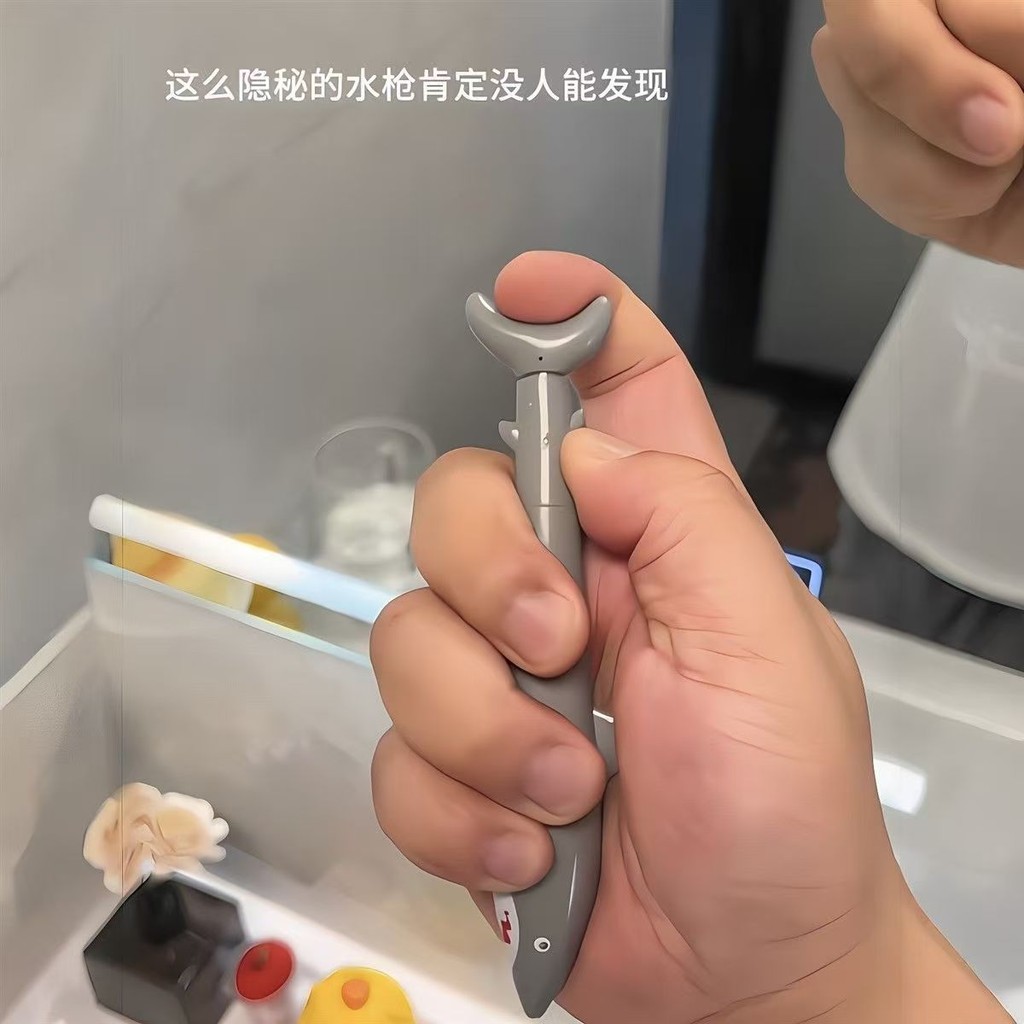 

Pena Semprot Air Kreatif Prank Tekan Pena Bolpoin Hiu Semprot Air Mainan Tekan Air Unik