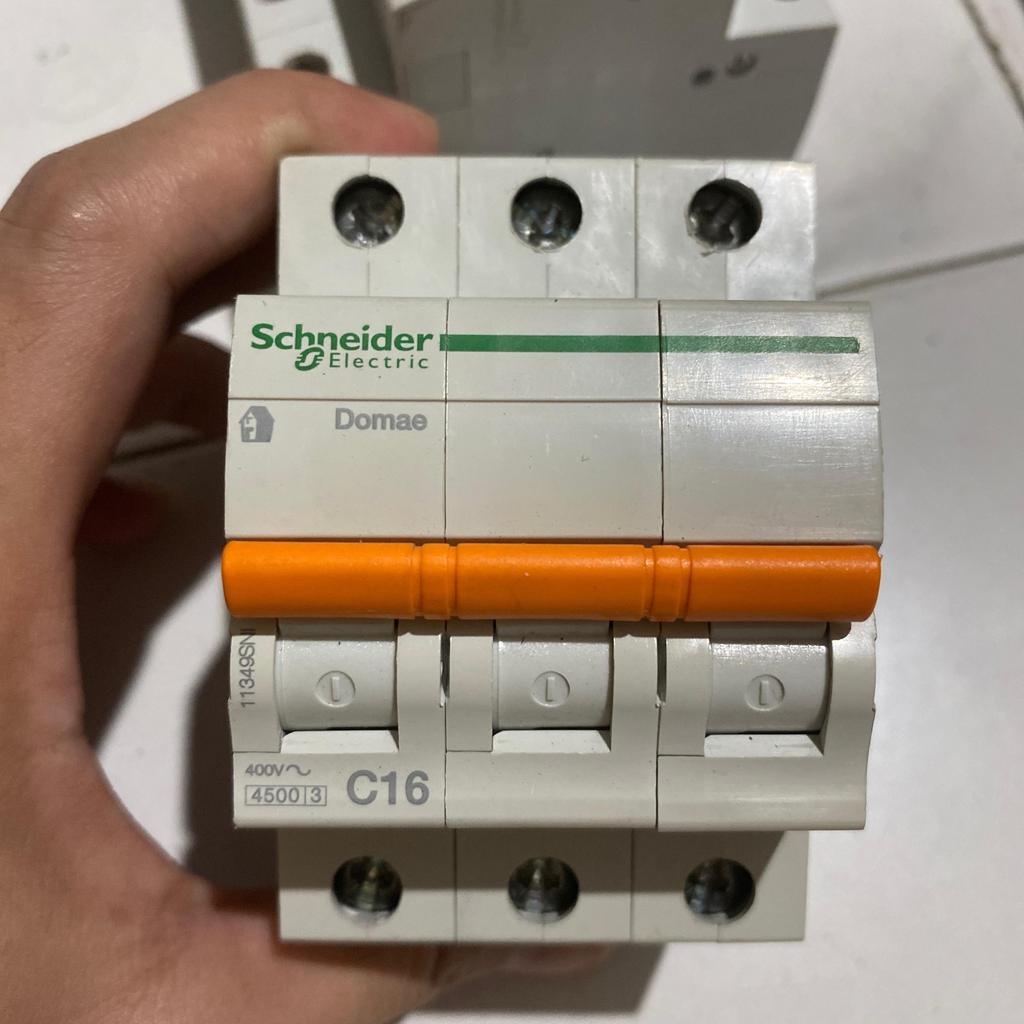 MCB 3P schneider C16