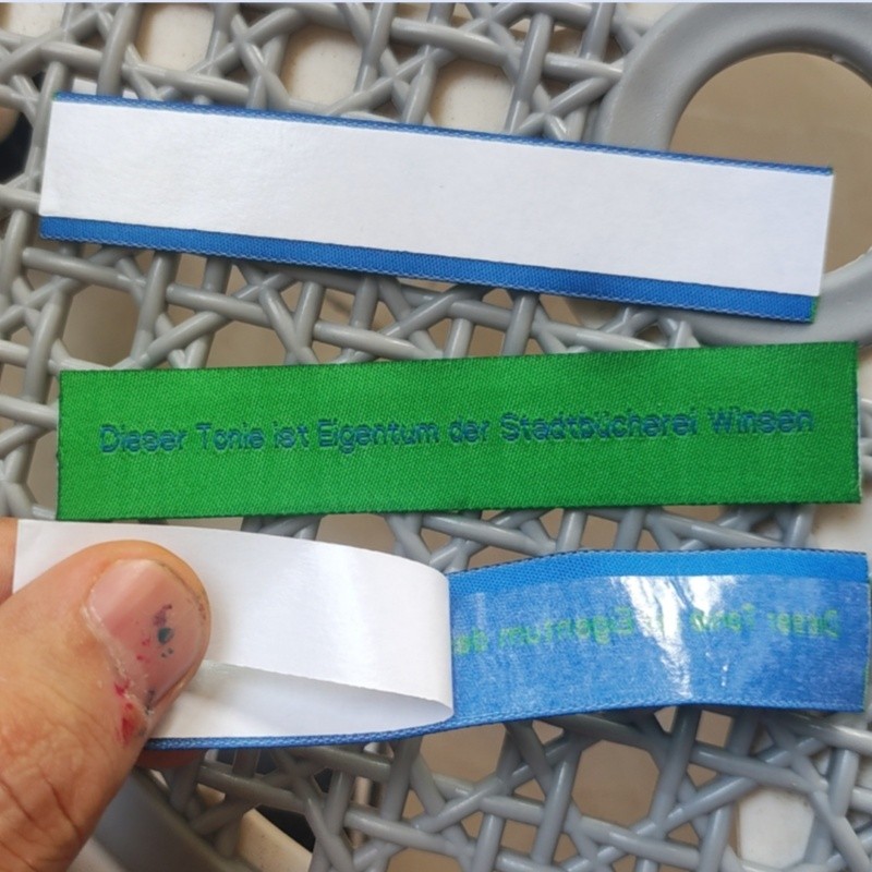 

500PCS Custom self adhesive Long Clothing Sticker 2 * 10 cm Straight cut Cloth Label