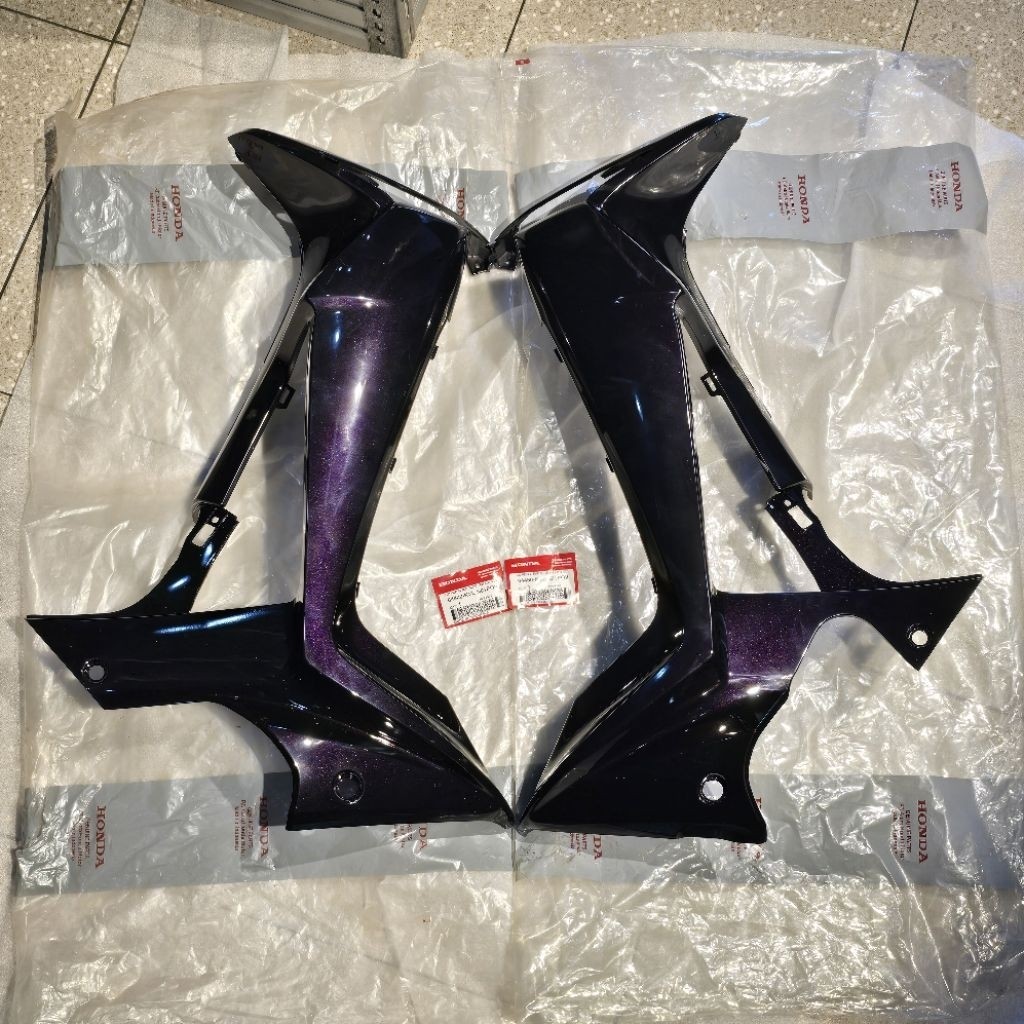 COVER LEGSHELD SAYAP DALAM BODY DEPAN KANAN KIRI SUPRA X 125 BATMAN UNGU VIOLET POV ORIGINAL AHM 644