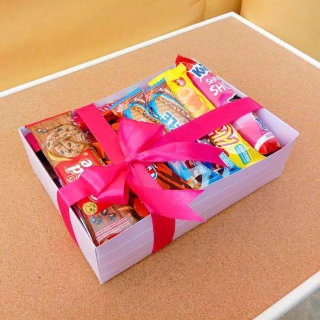 

HAMPERS SNACK KADO SIDANG WISUDA SNACKBOX ULTAH KADO SEMPRO VALENTINE - Pink, 12 snack
