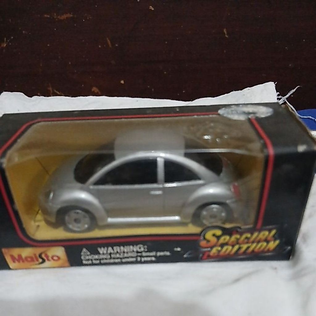 VW New BEETLE SILVER | MAISTO 1: 60 vintage | nego tipis