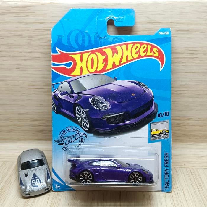 hot wheels porsche 911 gt3 rs ungu SWO86