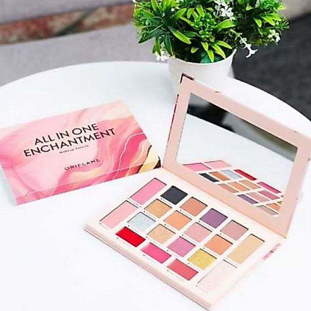 Make Up Palette / All in One Enchantment Make Up Palette