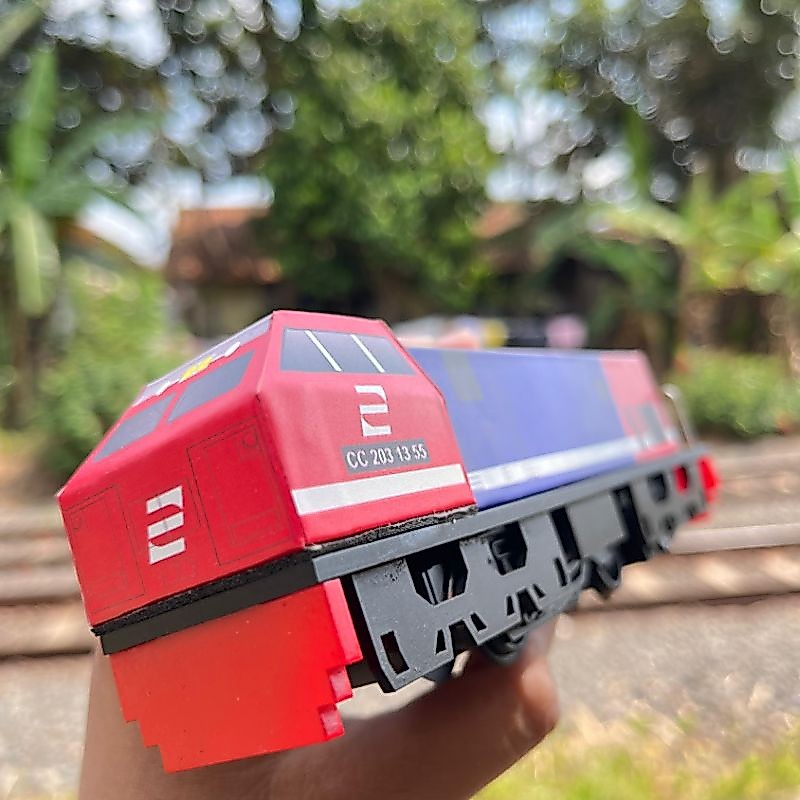 Miniatur Kereta Api Lokomotif CC203 Perumka Full Akrilik Mesin Berjalan Skala HO