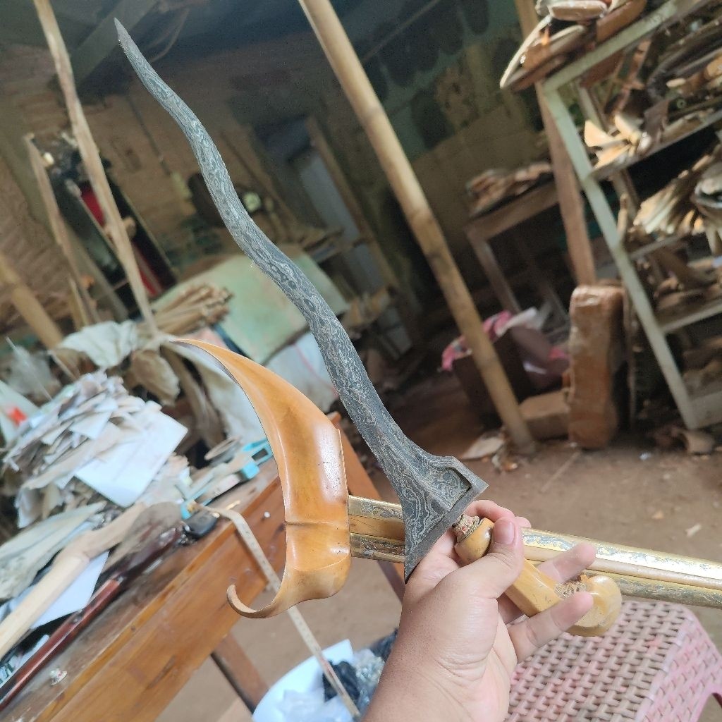 

keris pulanggeni sepuh mataram corok 40cm wilah utuh warangka cendana jpr001