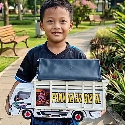 TRUCK  CUSTOM FOTO DAN NAMA OLENG KAYU JUMBO p55cm full variasi lampu dan terpal